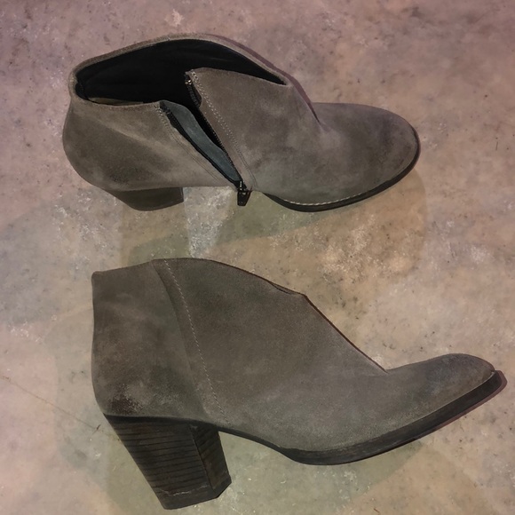 Paul Green. Greg booties. Side size. Excellent condition! Size 9. - Picture 2 of 2